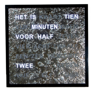 Woordklok Large GRAFIET Nederlands 40x40cm